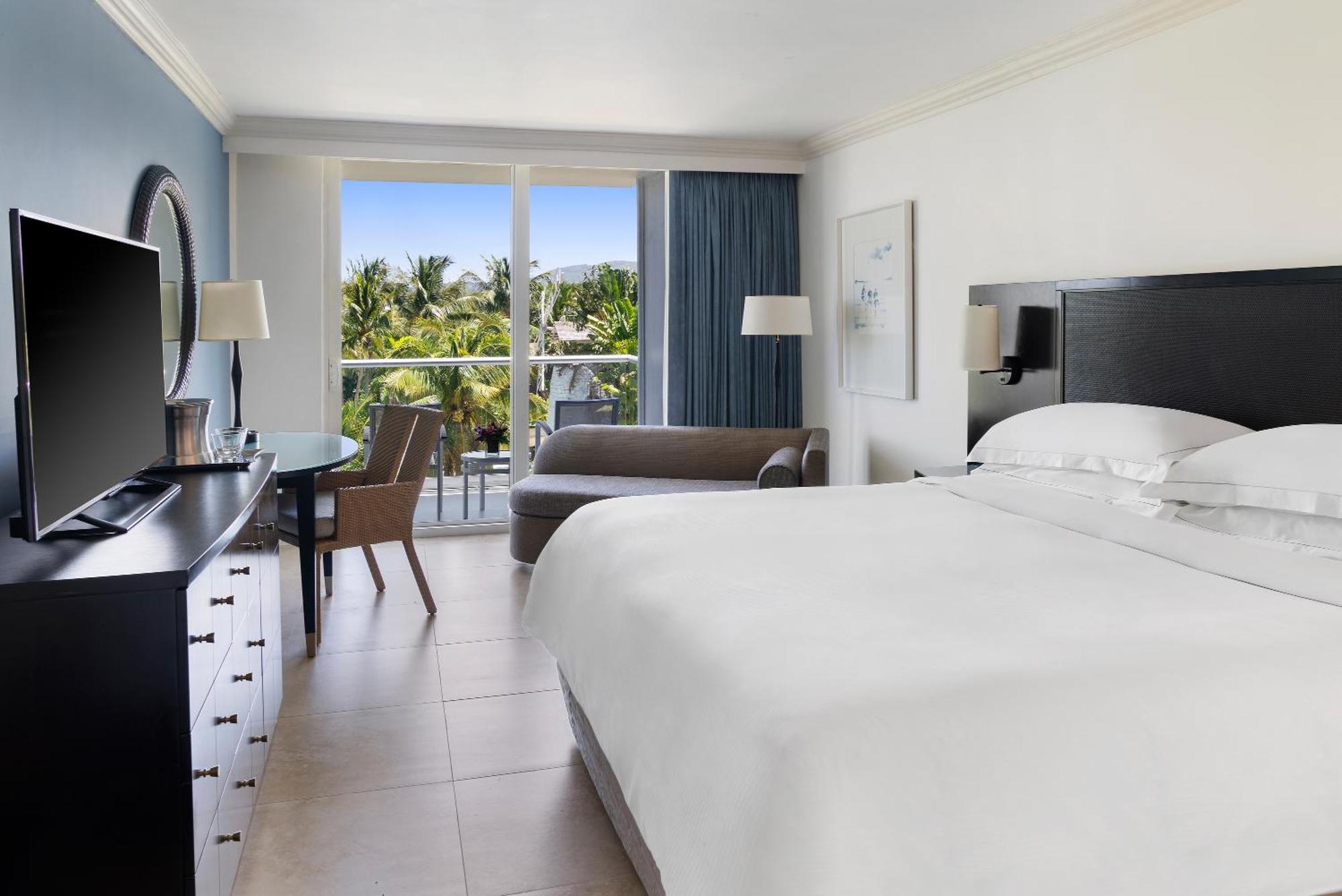 Resort View 1 King Bed,1277813251:JPEG